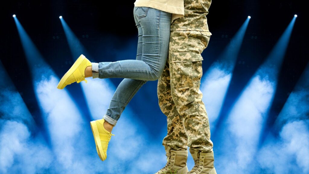 Tearful Reunion: Luke Bryan Concert Leaves Fans in Awe as Military Couple Embrace on Stage 